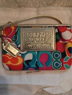 Coach Poppy Pop C Graffiti Wristlet
